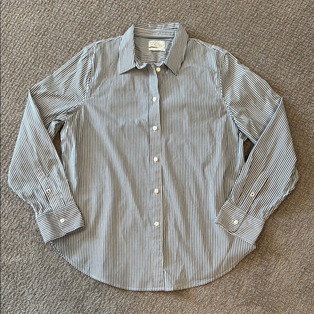 Black and White Blouse with Long Sleeves and Classic Collar